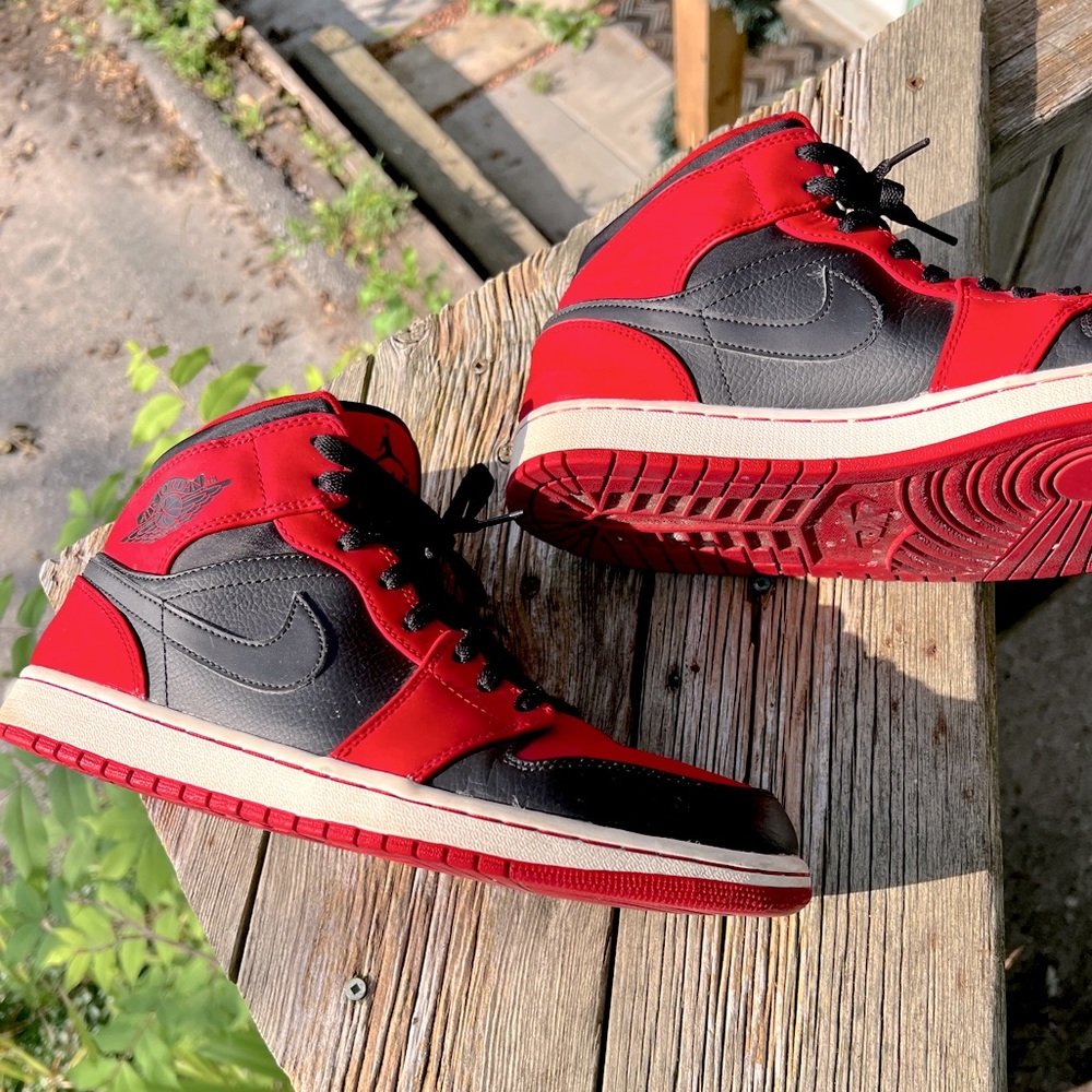 Jordan 1 Mid Bred
